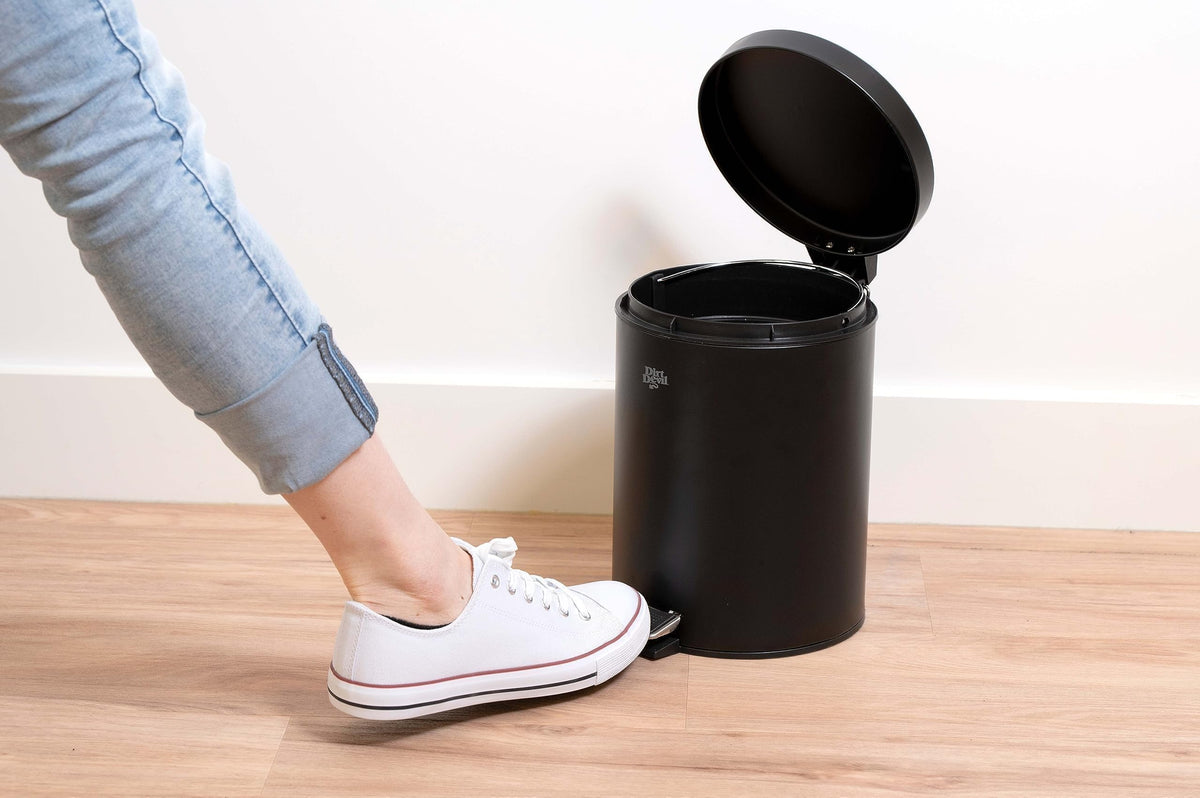 Poubelle à pédale Dirt Devil en acier inoxydable à fermeture douce pour la cuisine