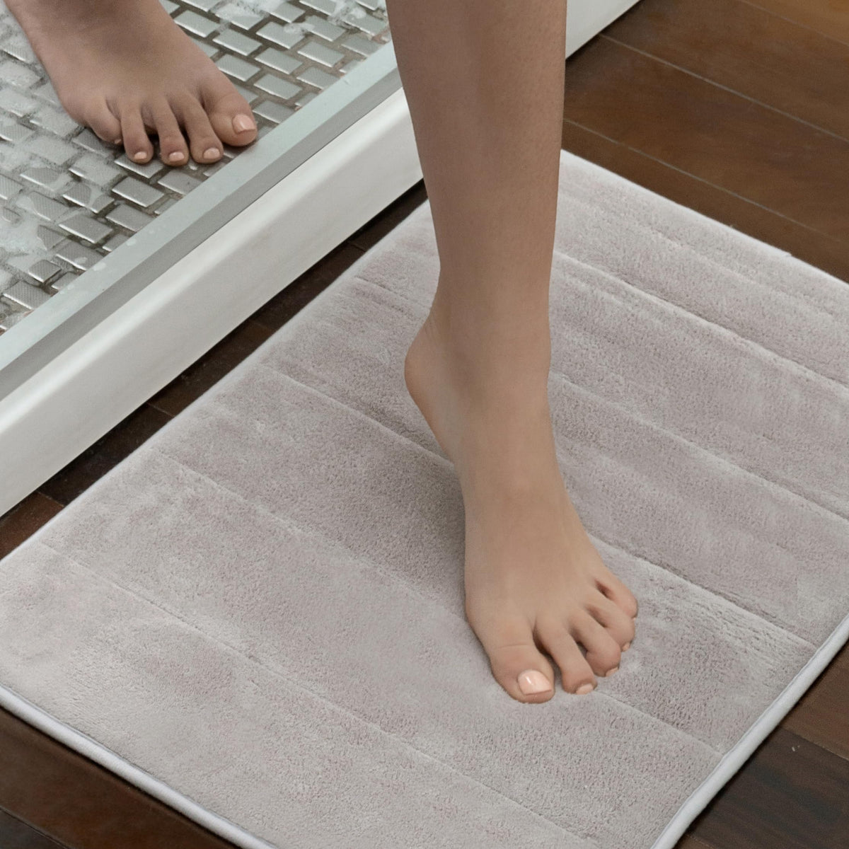 InnovaGoods - Non-Slip Memory Foam Bath Mat, Super-Absorbent, Easy to Clean, Elegant Design, Grey, Unitalla, Polyester
