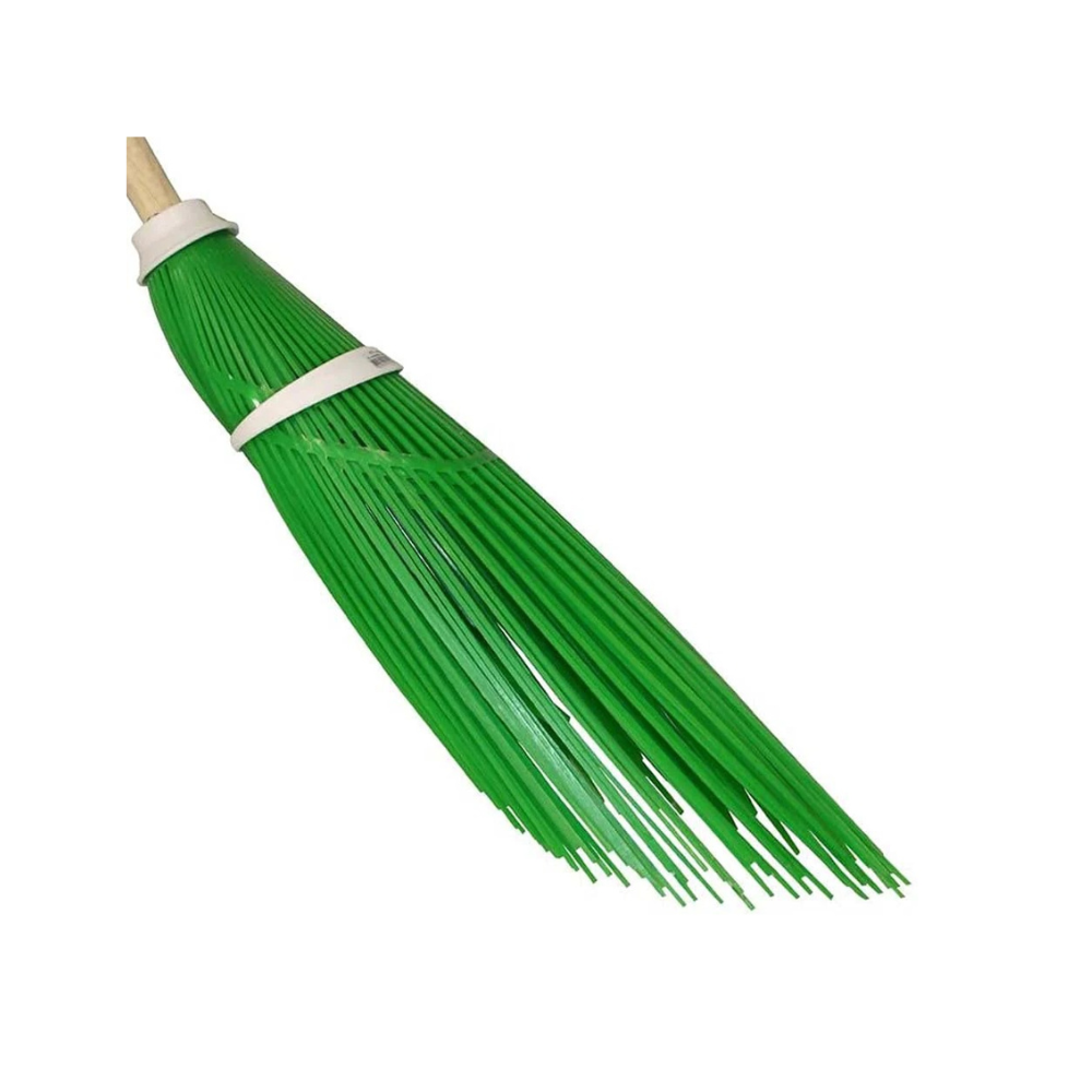 FercasaShop® - Green garden broom in bamboo-style PVC with thick, slanted wires for effective cleaning, for outdoor use, complete with 150 cm wooden handle.